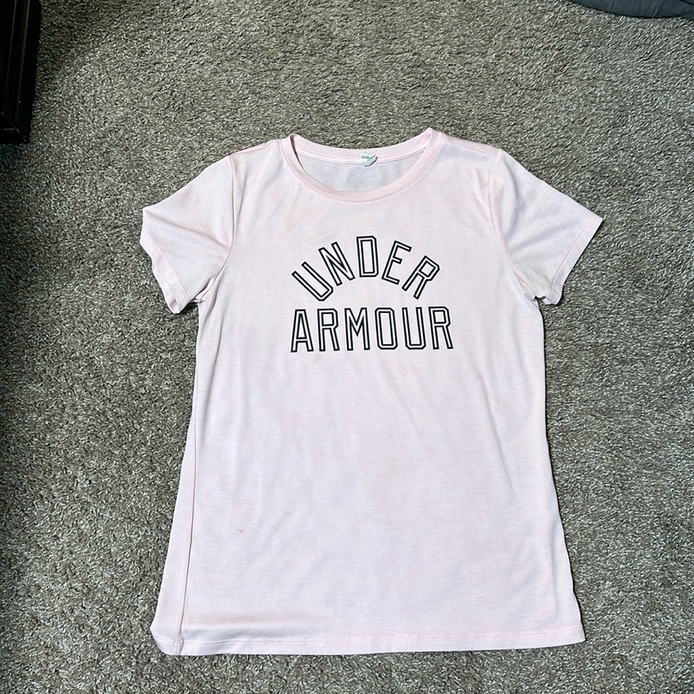 Size medium Pink Tshirt Under Armour